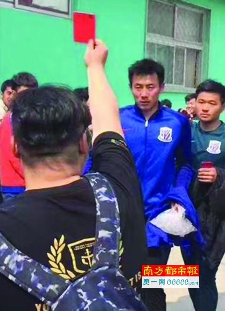 美女的胸18岁以下禁止观看